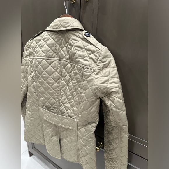 Brand new without tags Burberry Quilted Thermoregulated Jacket. XS - Picture 2 of 8